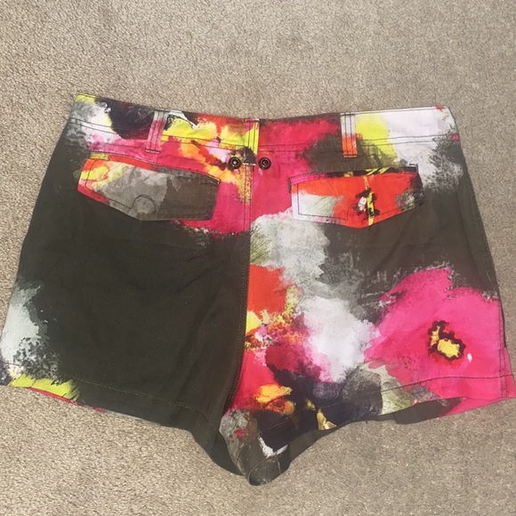 Pam & Gela cargo short size 10 - Picture 3 of 6